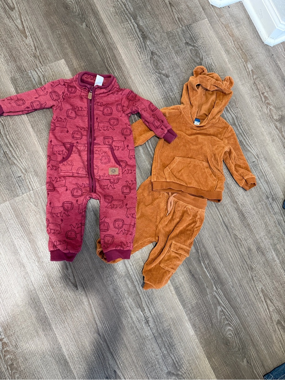 Old Navy &Carter’s Toddler Corduroy Hoodie and jumper 6 /12 mos